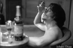 Jonny Depp gasta 30 mil dólares por mês em vinho