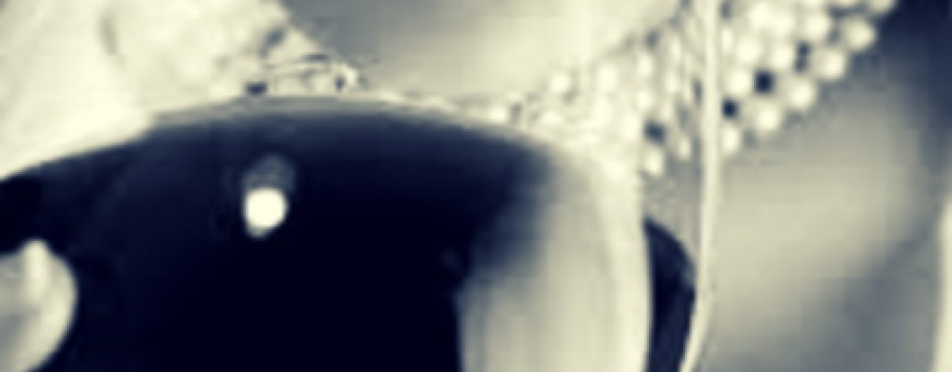 Sabia que o beijo foi inventado graças ao vinho?