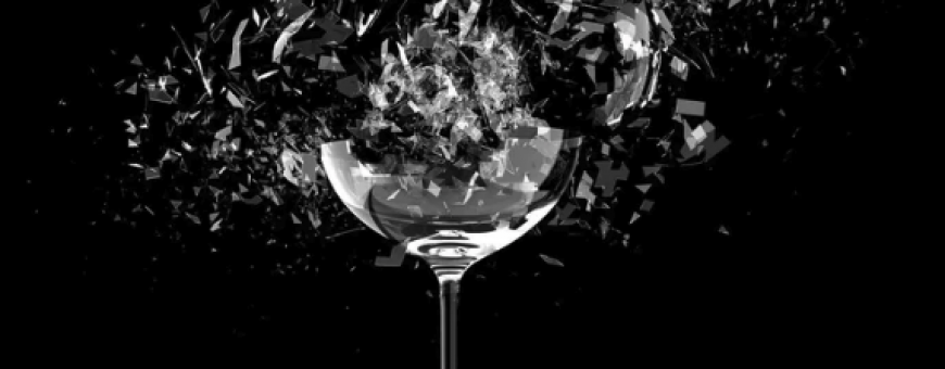 Você pagaria 156 euros por uma taça de vinho quebrada? Você pagaria 156 euros por uma taça de vinho quebrada?